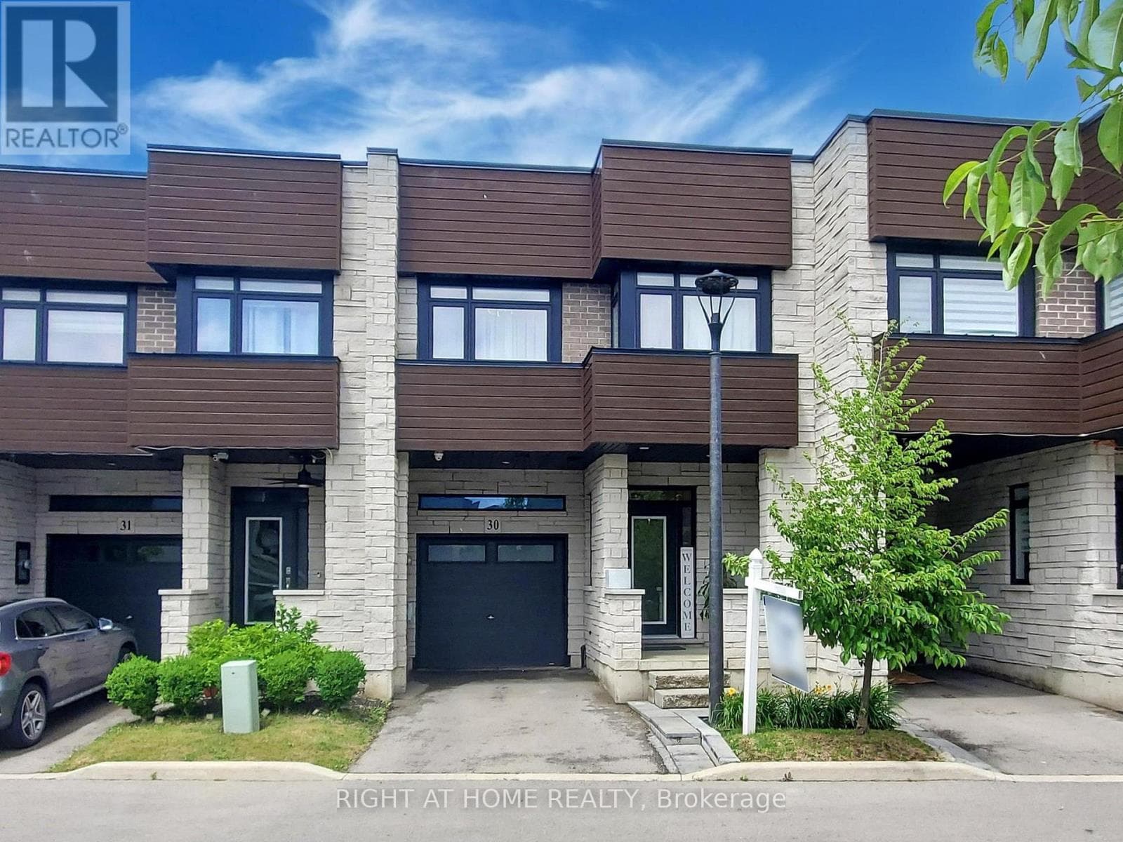 30 - 35 MIDHURST HEIGHTS in Nash North