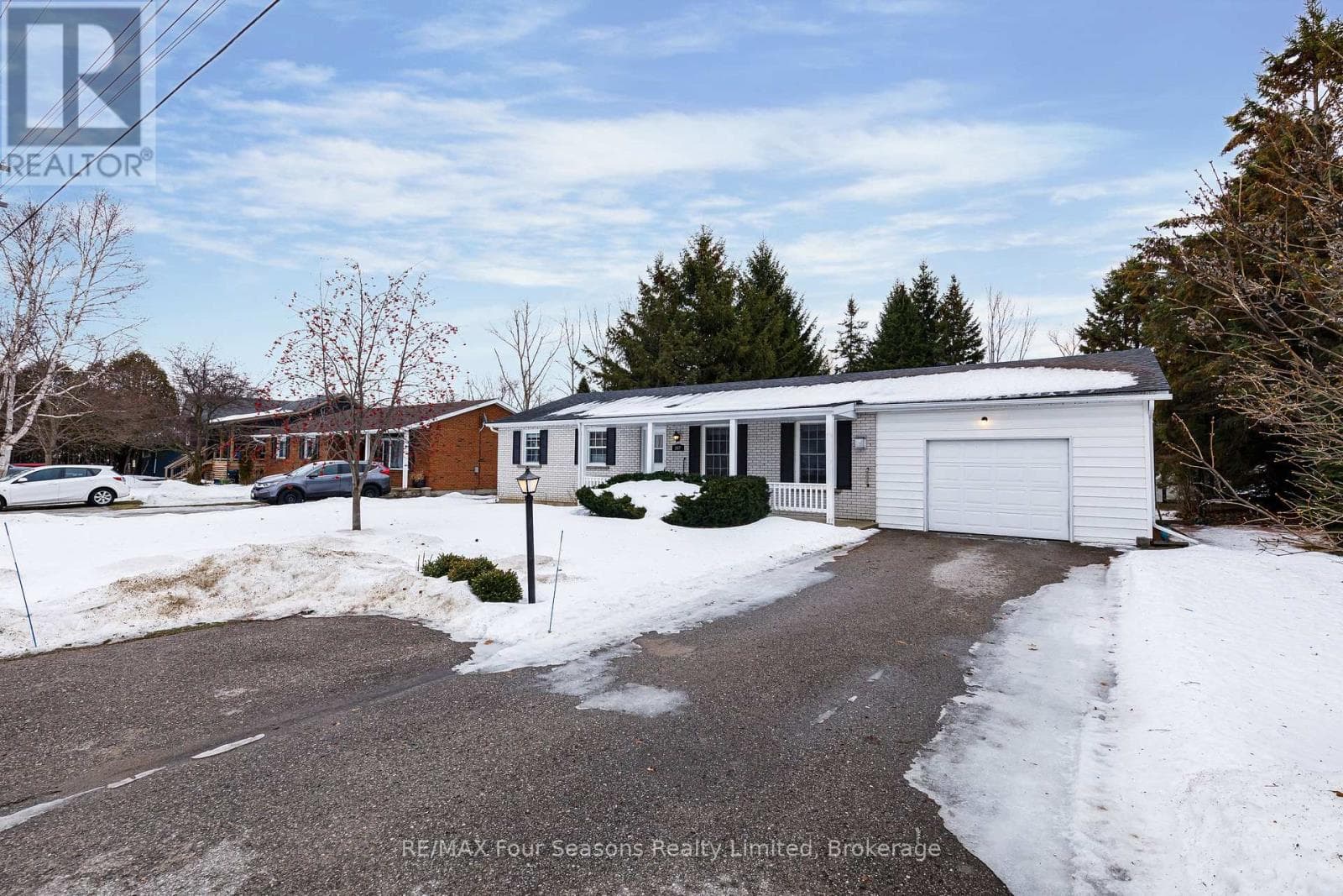 207 CHRISTOPHER STREET — photo 2