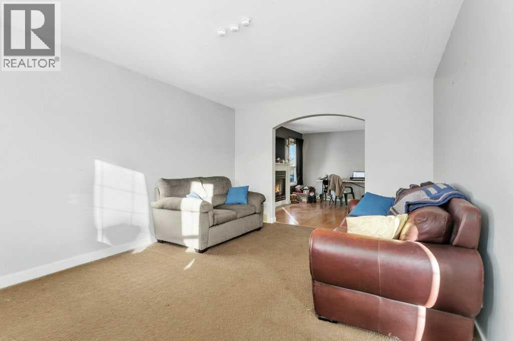 132 Sabre Road — photo 5