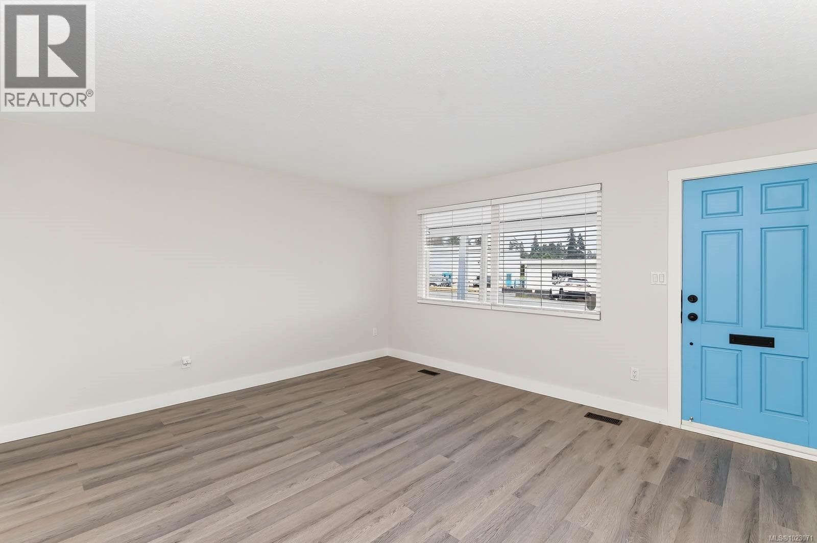 4575 Arrowsmith Rd — photo 3