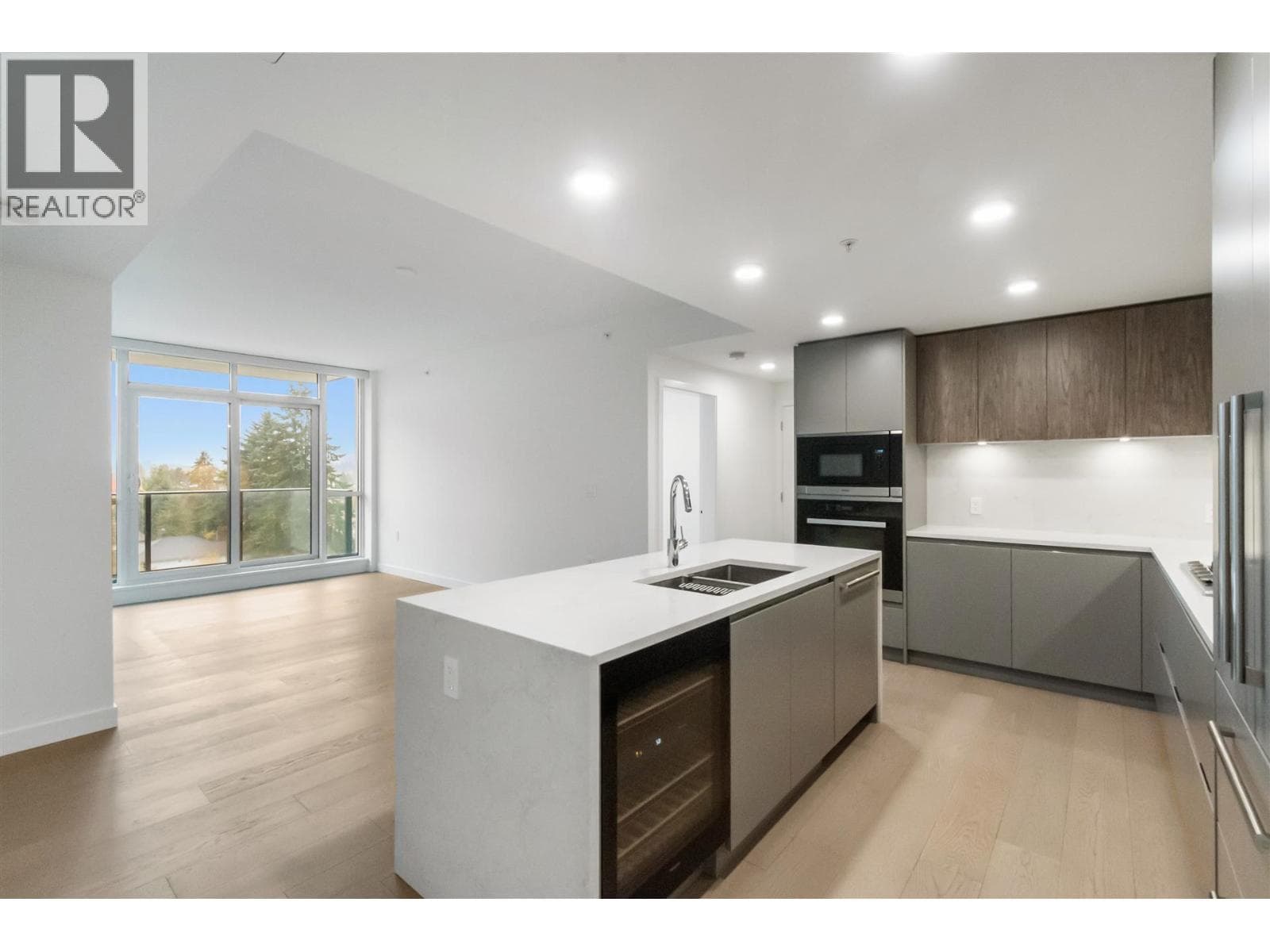 601 4240 CAMBIE STREET — photo 4