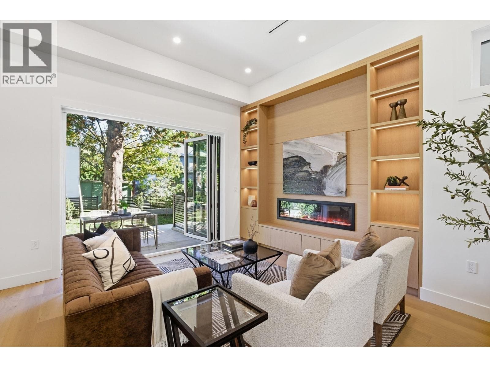 1 6141 YEW STREET — photo 4