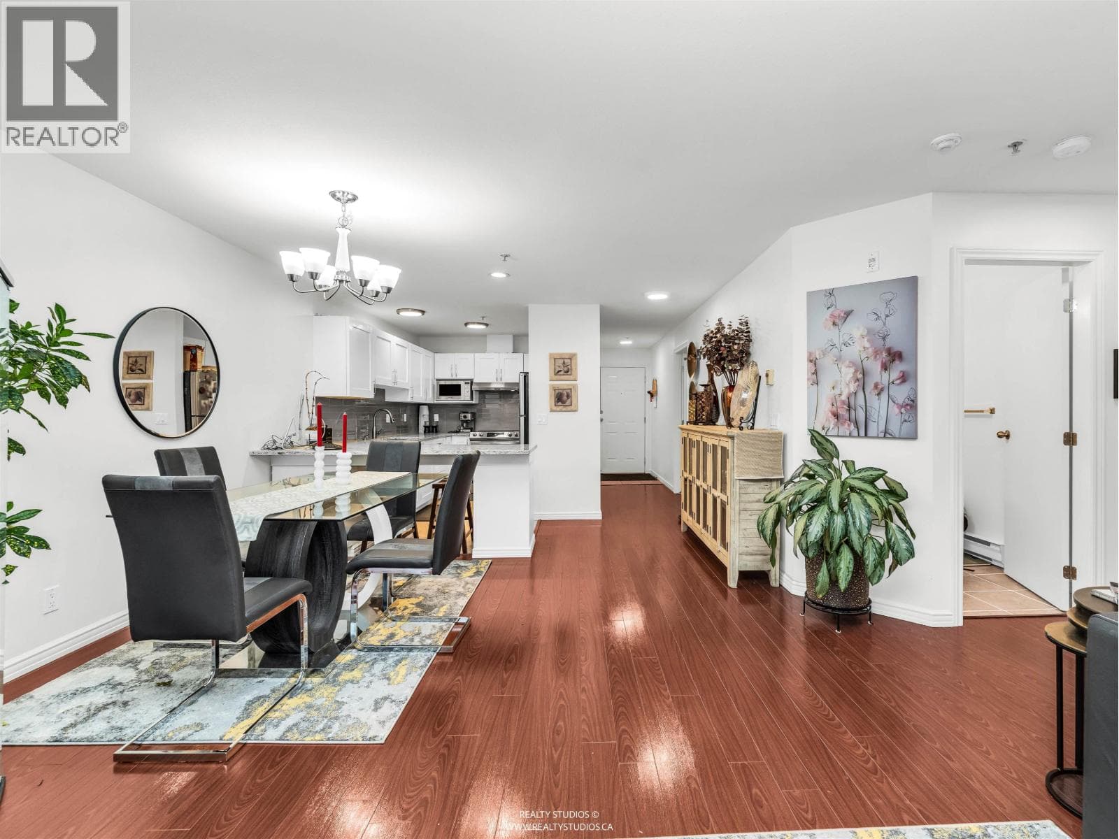 402 2983 CAMBRIDGE STREET — photo 3