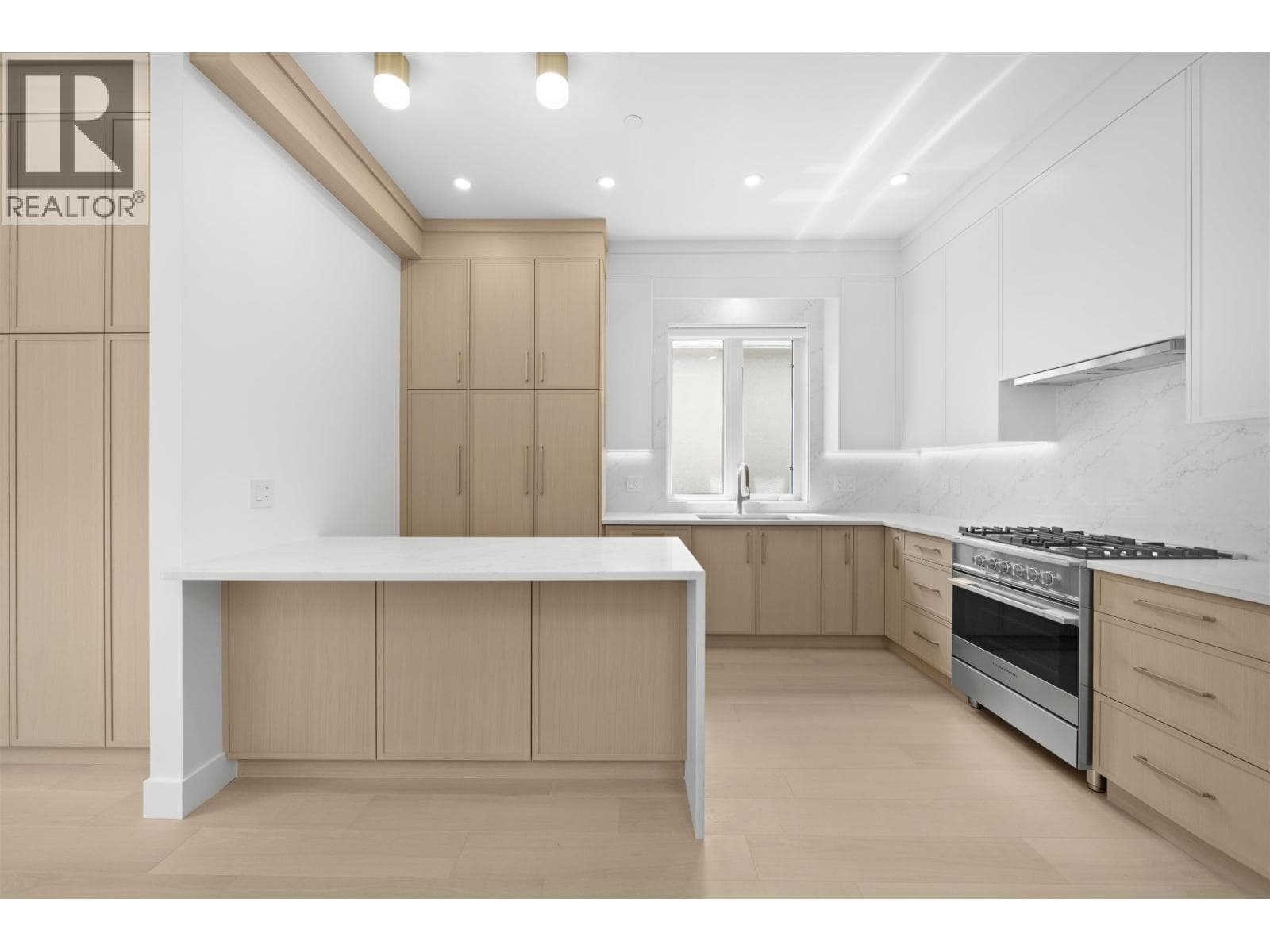 1 6461 E PRINCE EDWARD STREET — photo 2