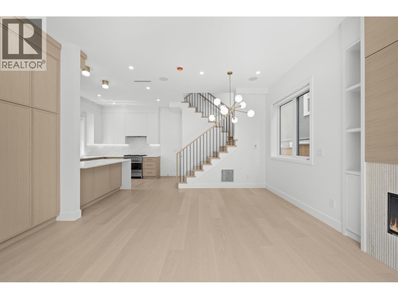 1 6461 E PRINCE EDWARD STREET — photo 4
