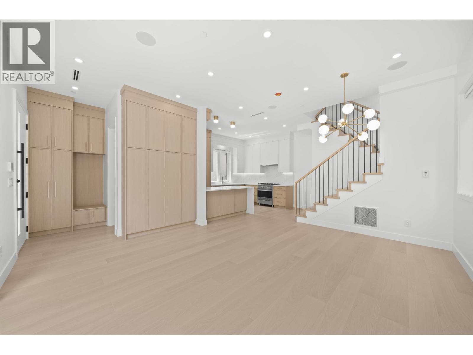 1 6461 E PRINCE EDWARD STREET — photo 5