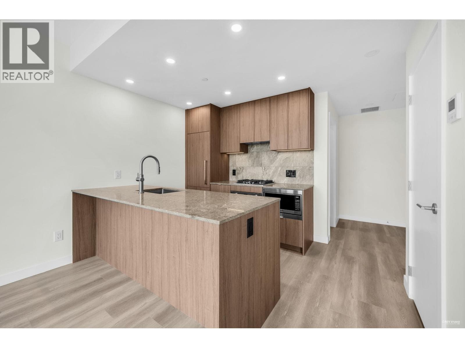 1608 626 CLAREMONT STREET — photo 3