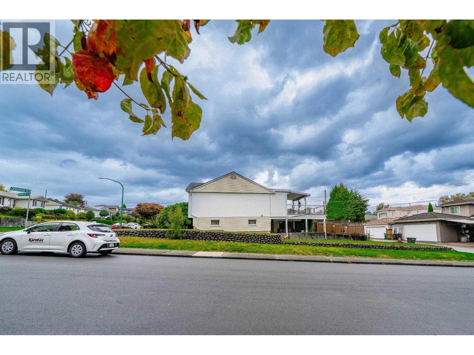 4277 CASTLEWOOD CRESCENT — photo 4