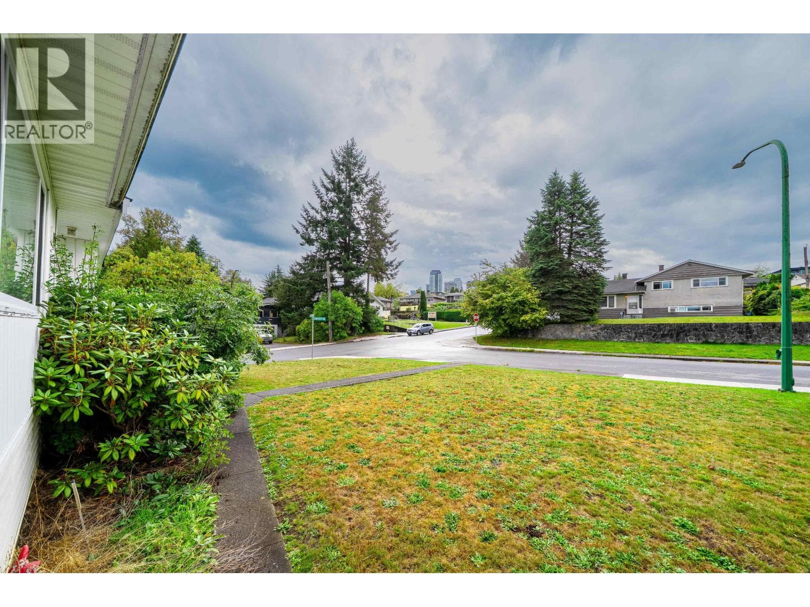 4277 CASTLEWOOD CRESCENT — photo 5