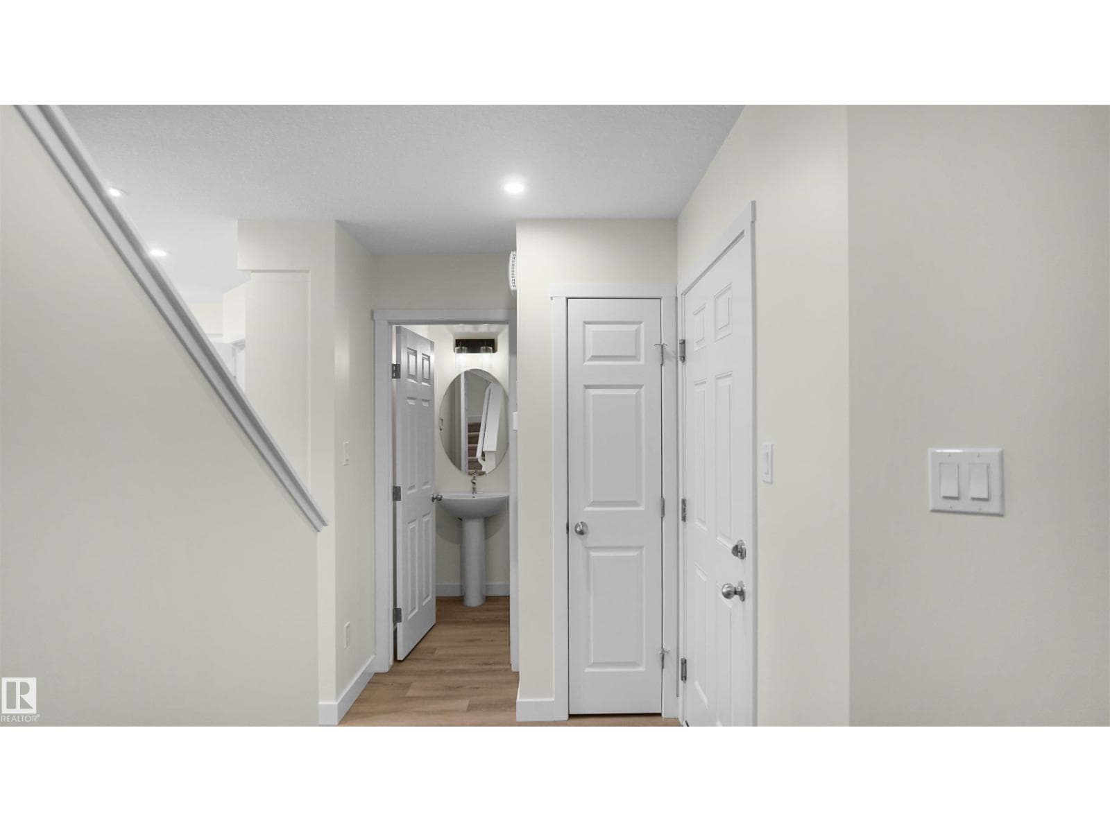 33 Emmett WY, Edmonton — photo 2