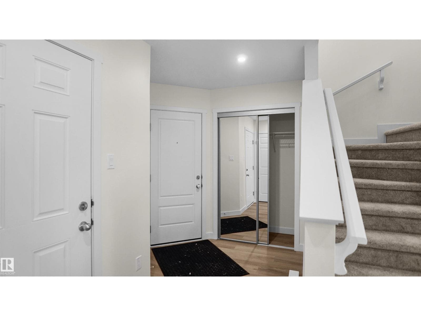 33 Emmett WY, Edmonton — photo 3