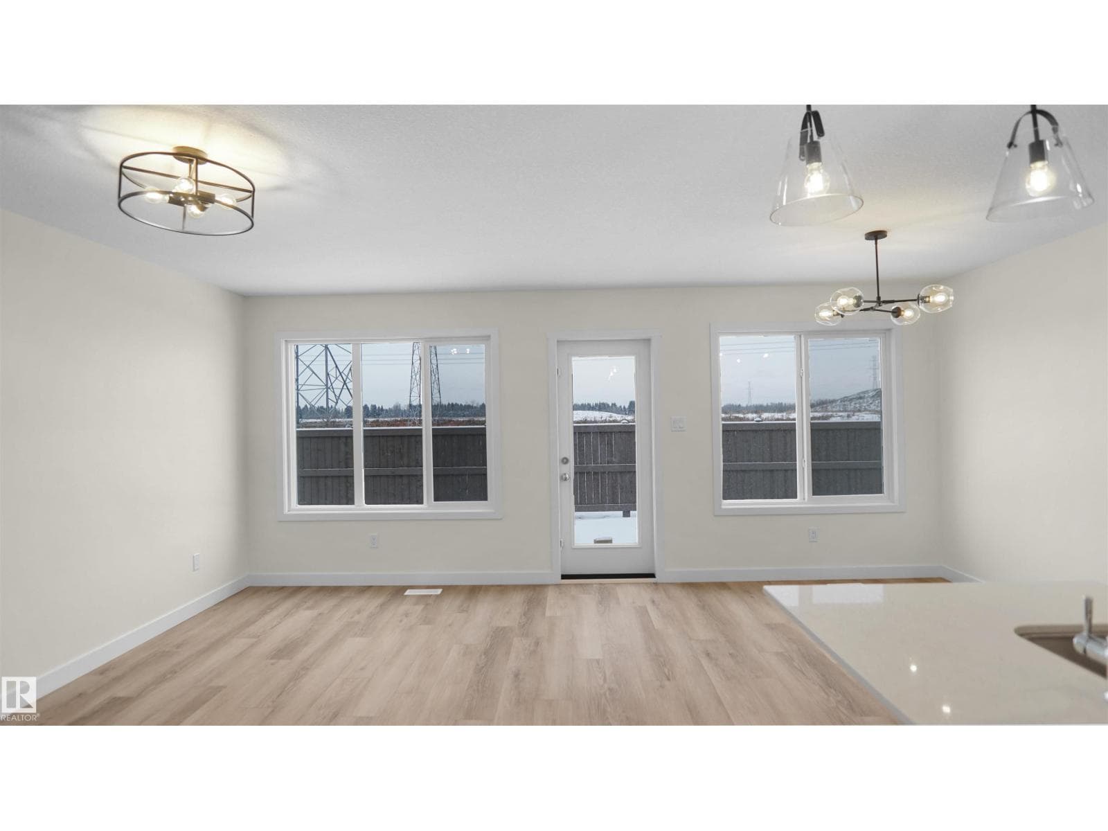 33 Emmett WY, Edmonton — photo 4