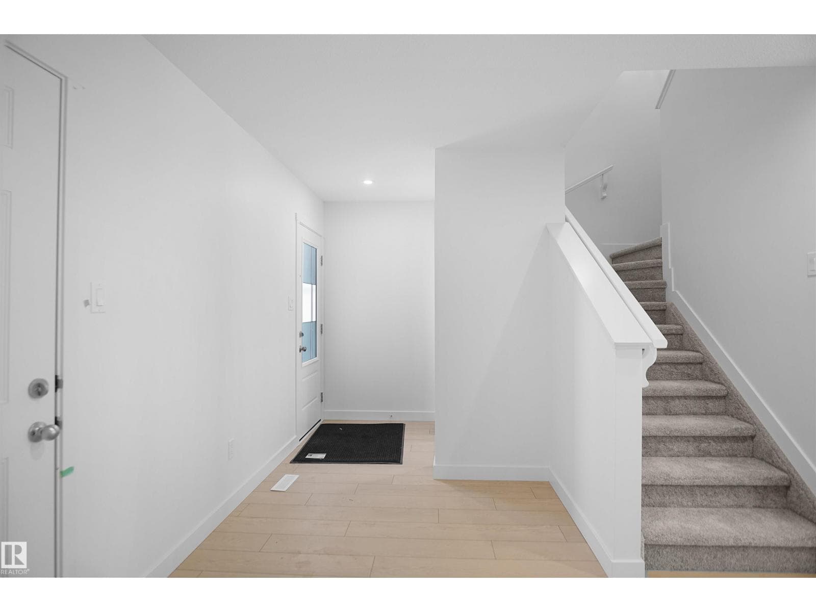 21 Emmett WY, Edmonton — photo 2