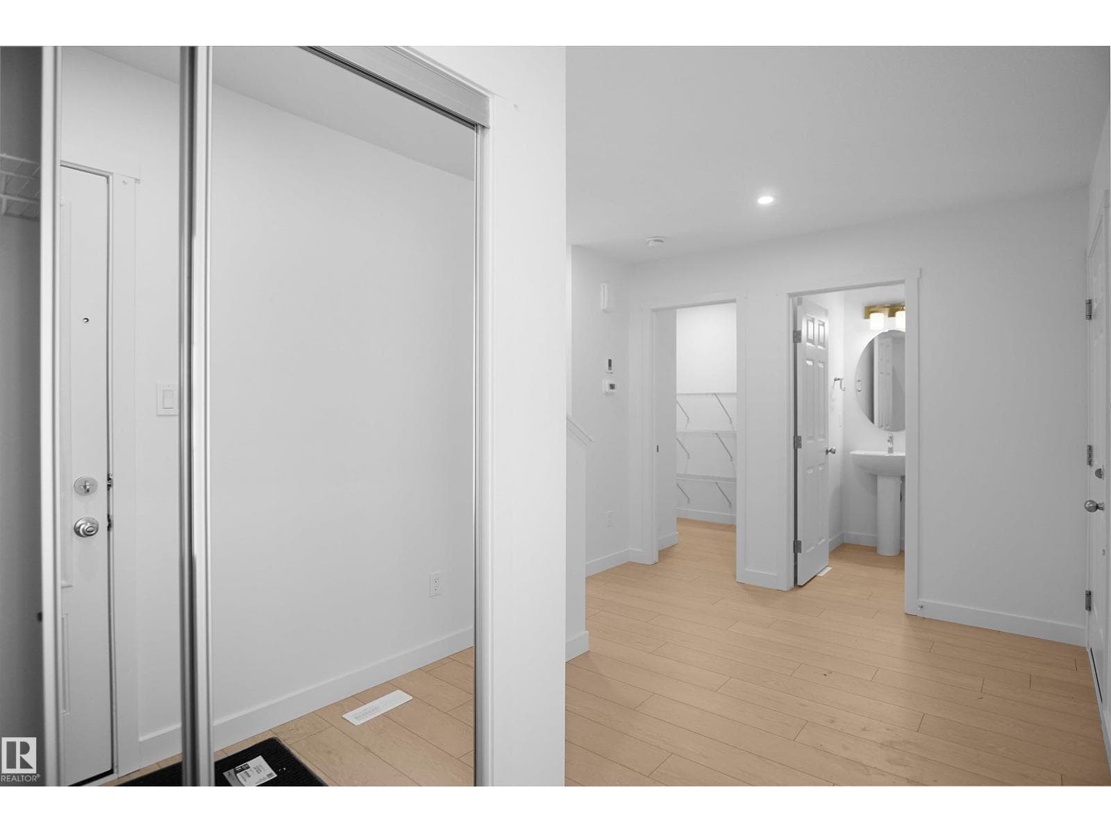 21 Emmett WY, Edmonton — photo 3