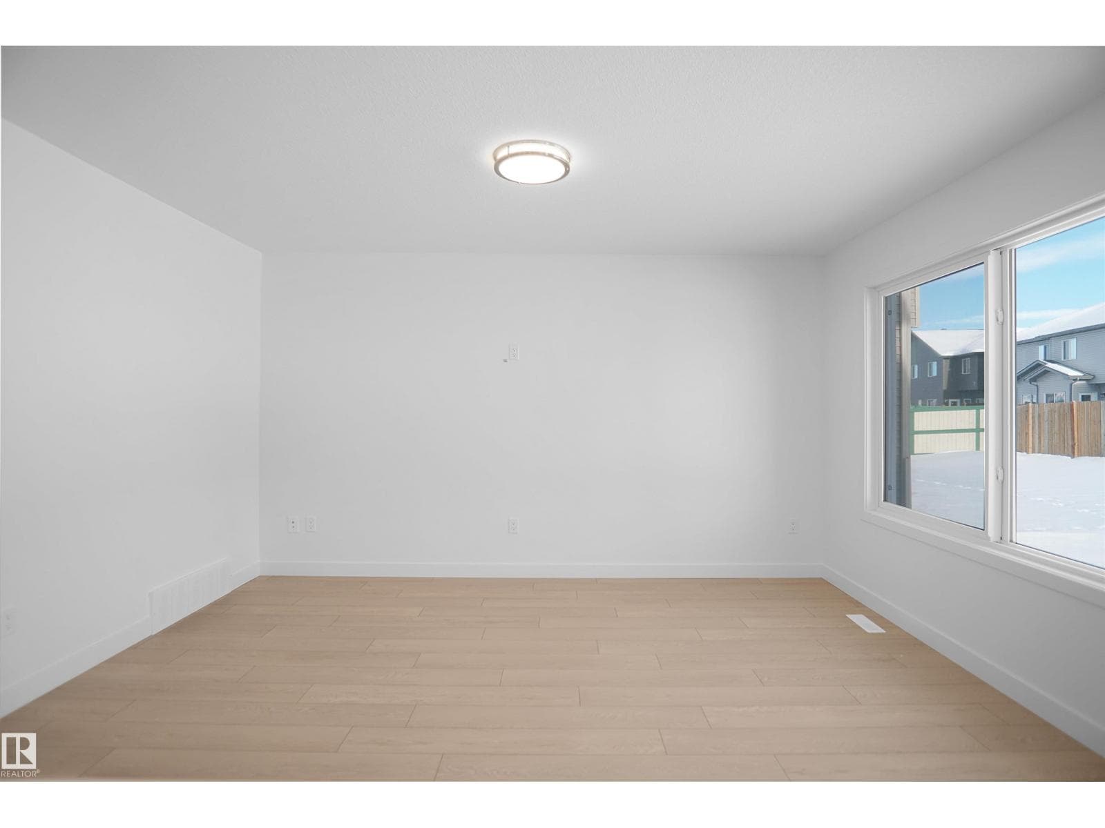 21 Emmett WY, Edmonton — photo 5