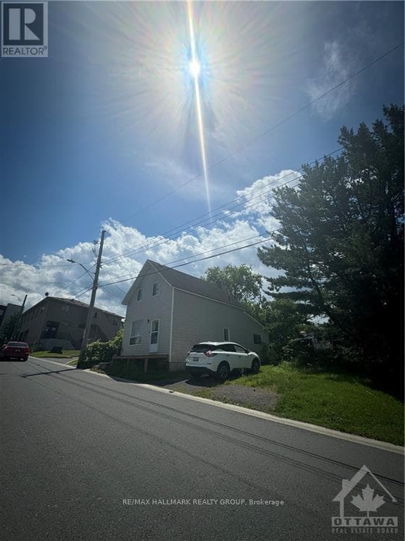 674 POULIOTTE STREET — photo 4