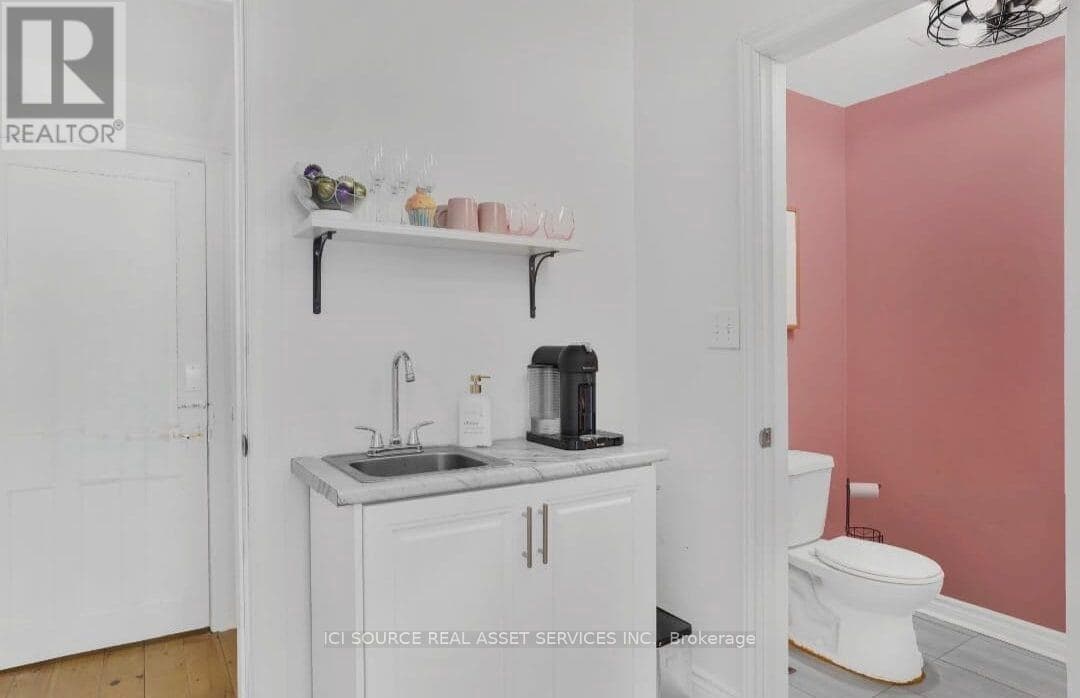 232 KING STREET WEST — photo 4