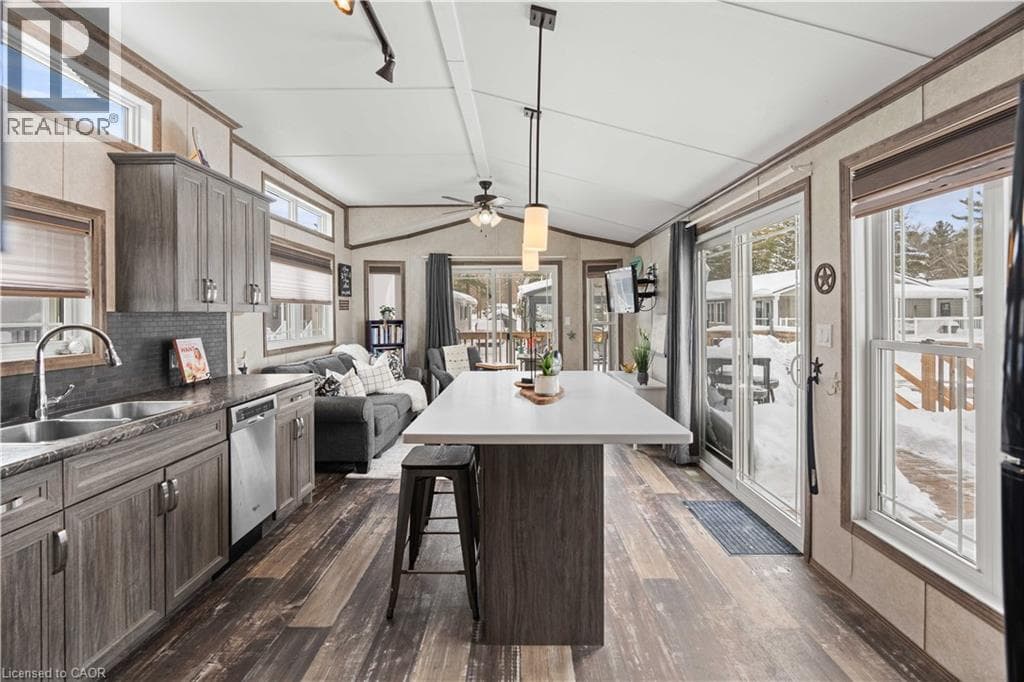 4449 MILBUROUGH Line Unit# 10 Oak St. — photo 4