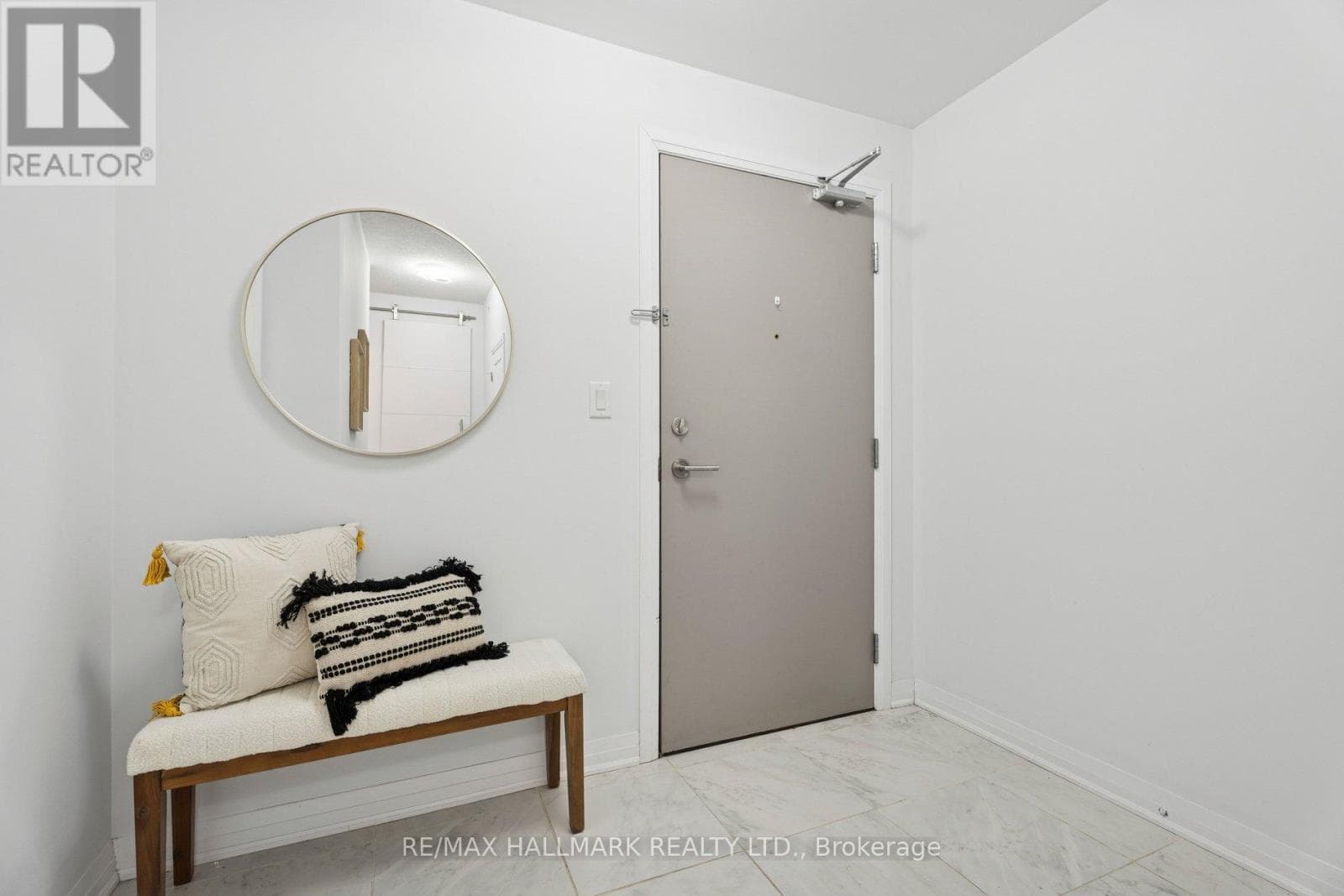 409 - 10 CONCORD PLACE — photo 2