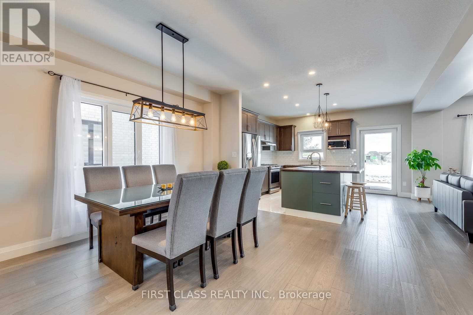 22 GRANDVILLE CIRCLE — photo 5