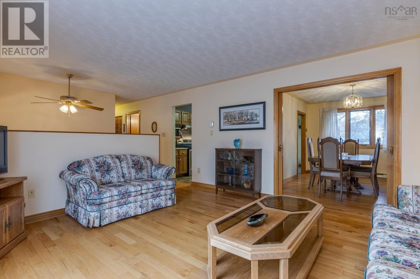 13 P THOMAS DRIVE — photo 4