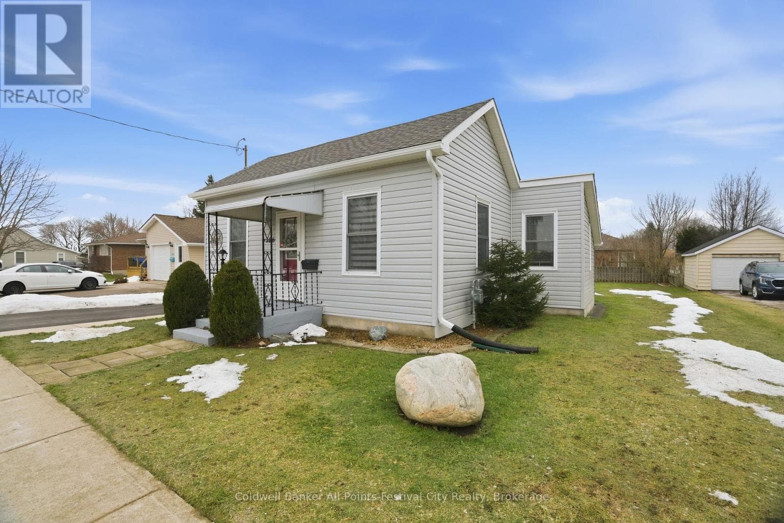 186 WELLINGTON STREET SOUTH — photo 3