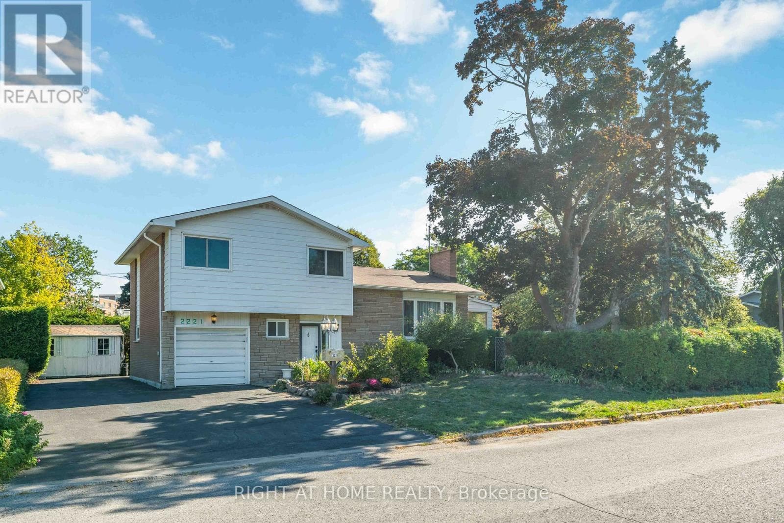 2221 CIRCLE PLAZA in ELMVALE - CANTERBURY