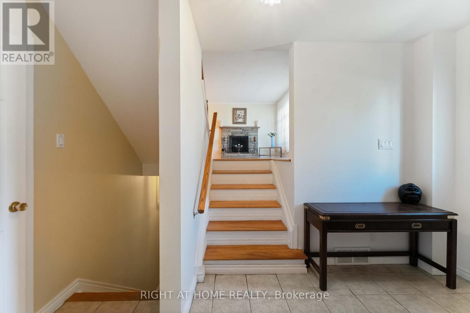 2221 CIRCLE PLAZA — photo 4