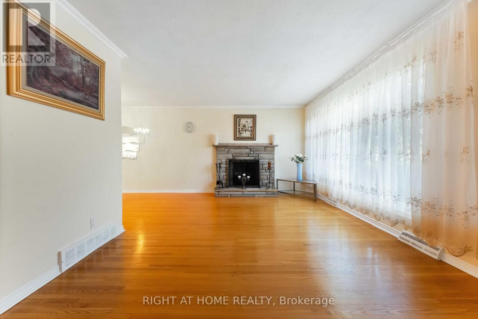 2221 CIRCLE PLAZA — photo 5