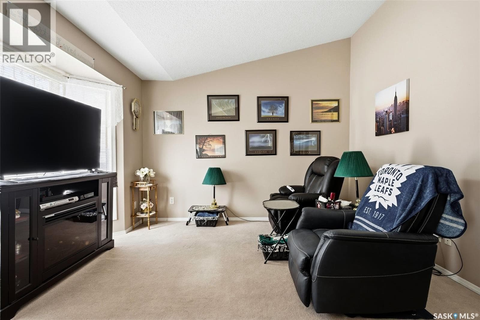 1007 NORTH CYPRESS WAY — photo 3