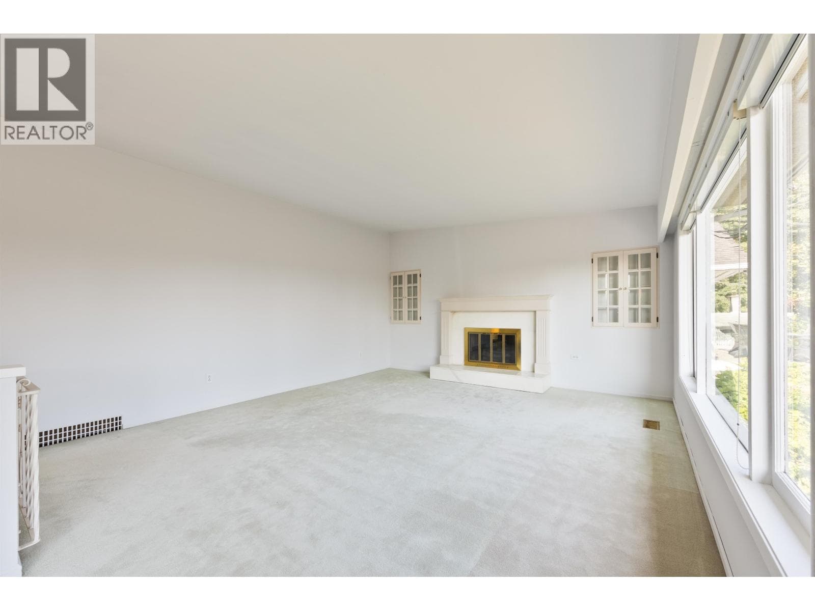 1063 WHITCHURCH STREET — photo 3