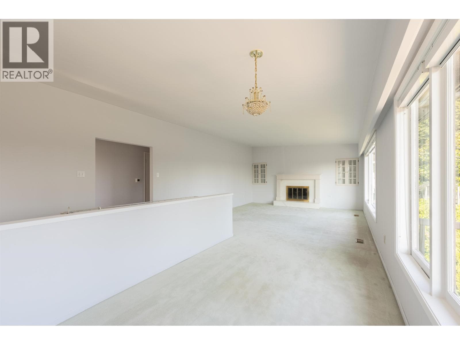 1063 WHITCHURCH STREET — photo 4