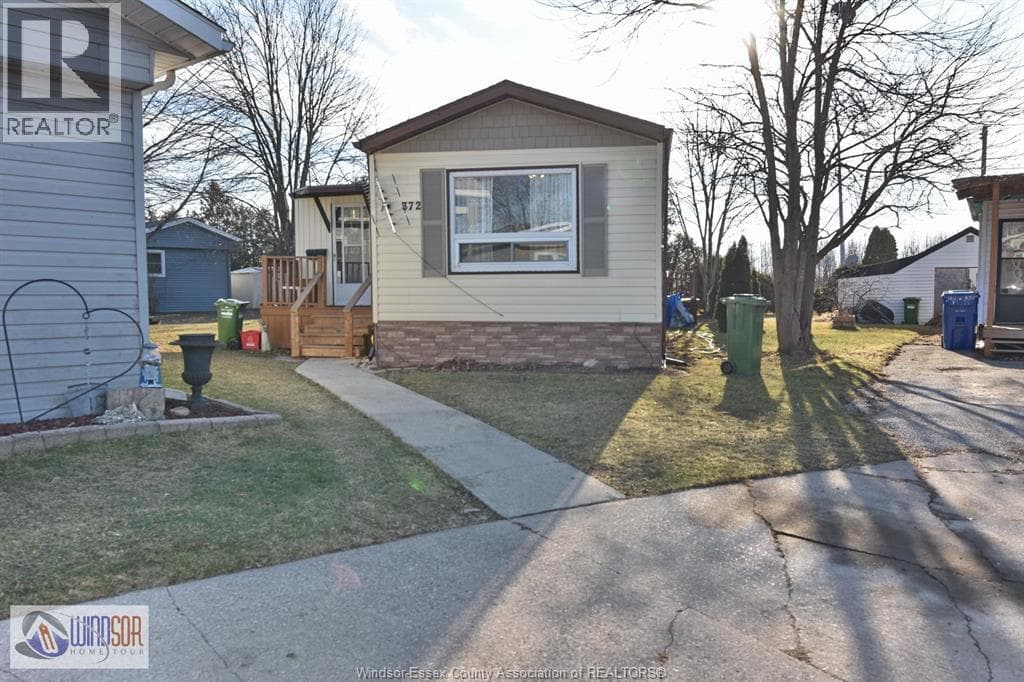 372 REGENT COURT, Windsor — photo 2