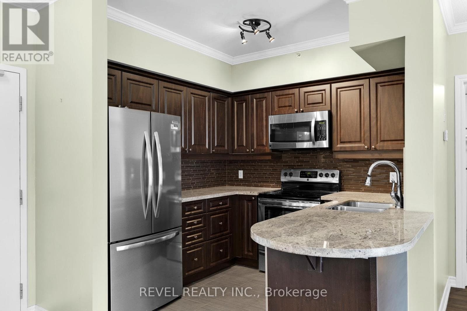 39 FERNDALE DRIVE SOUTH UNIT 106 — photo 5