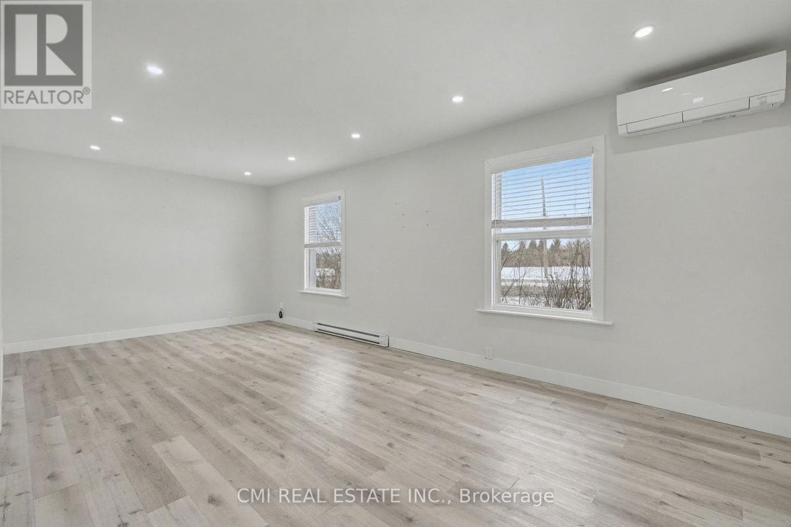 2546 WILSON STREET WEST, Toronto — photo 2