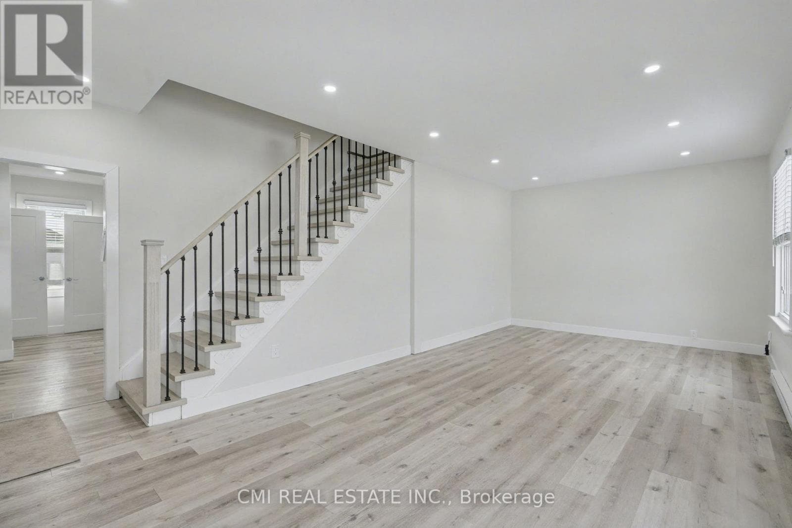 2546 WILSON STREET WEST, Toronto — photo 3