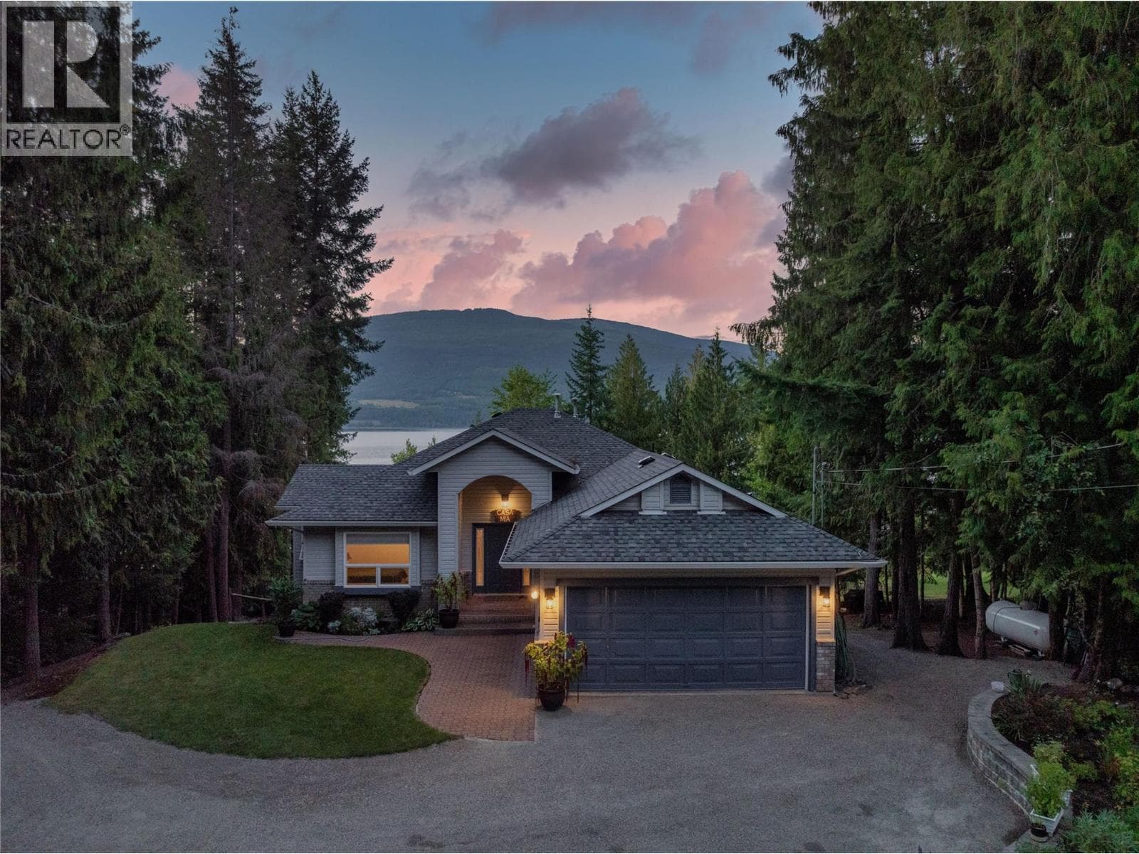 4283 EAGLE BAIE ROAD in