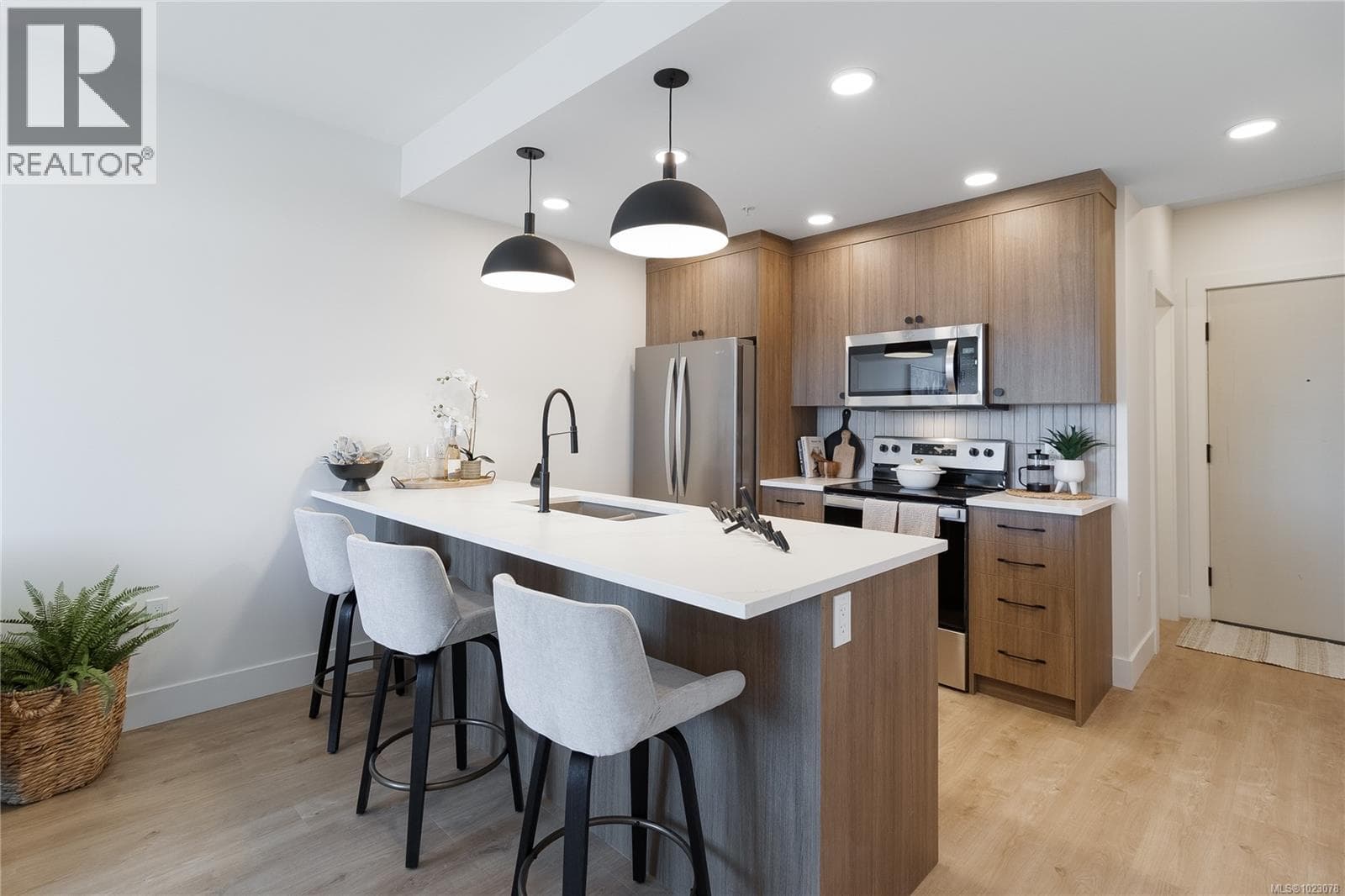 102 201 Dogwood Dr in 
