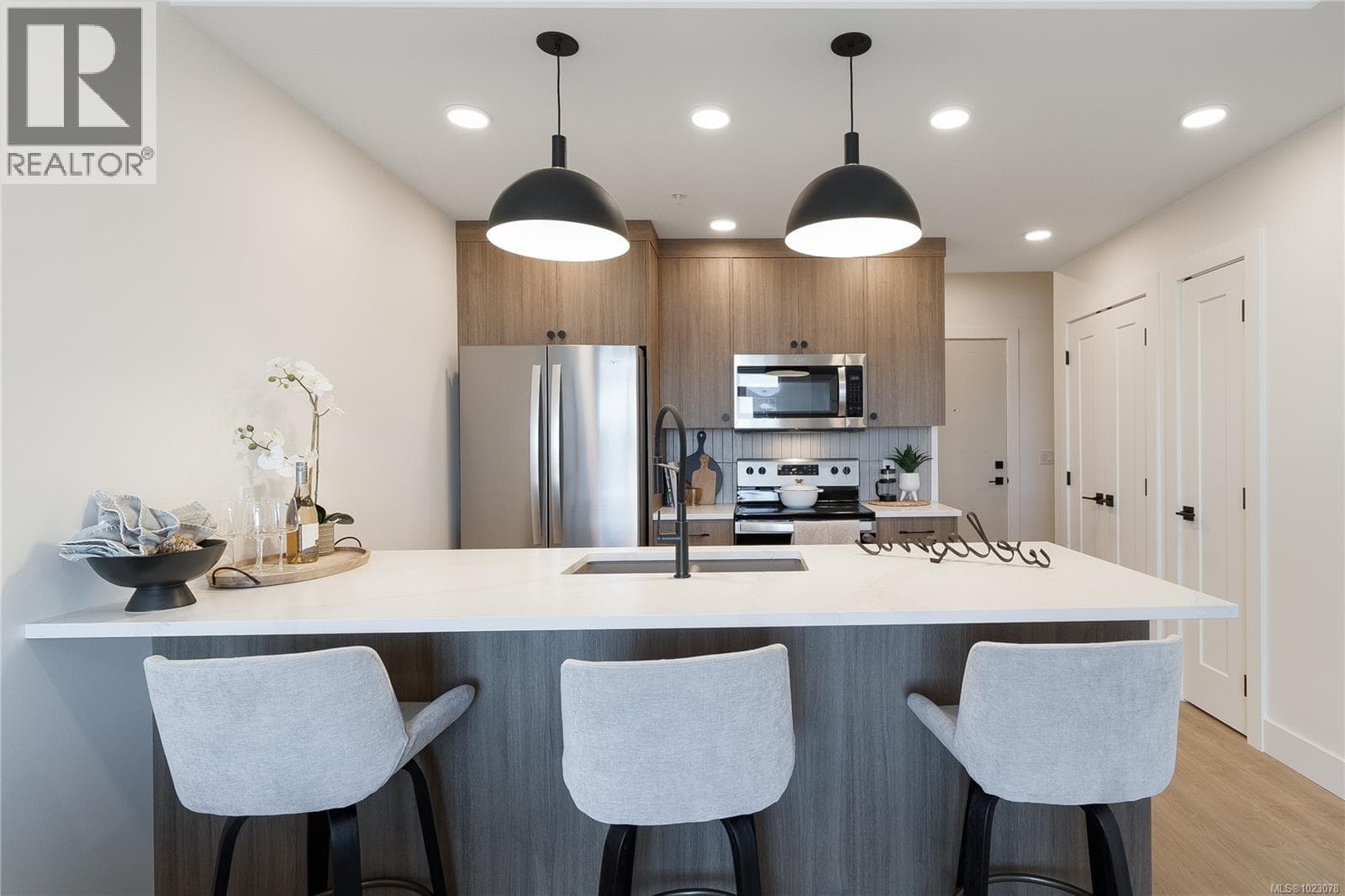 102 201 Dogwood Dr, Vancouver Island — photo 2