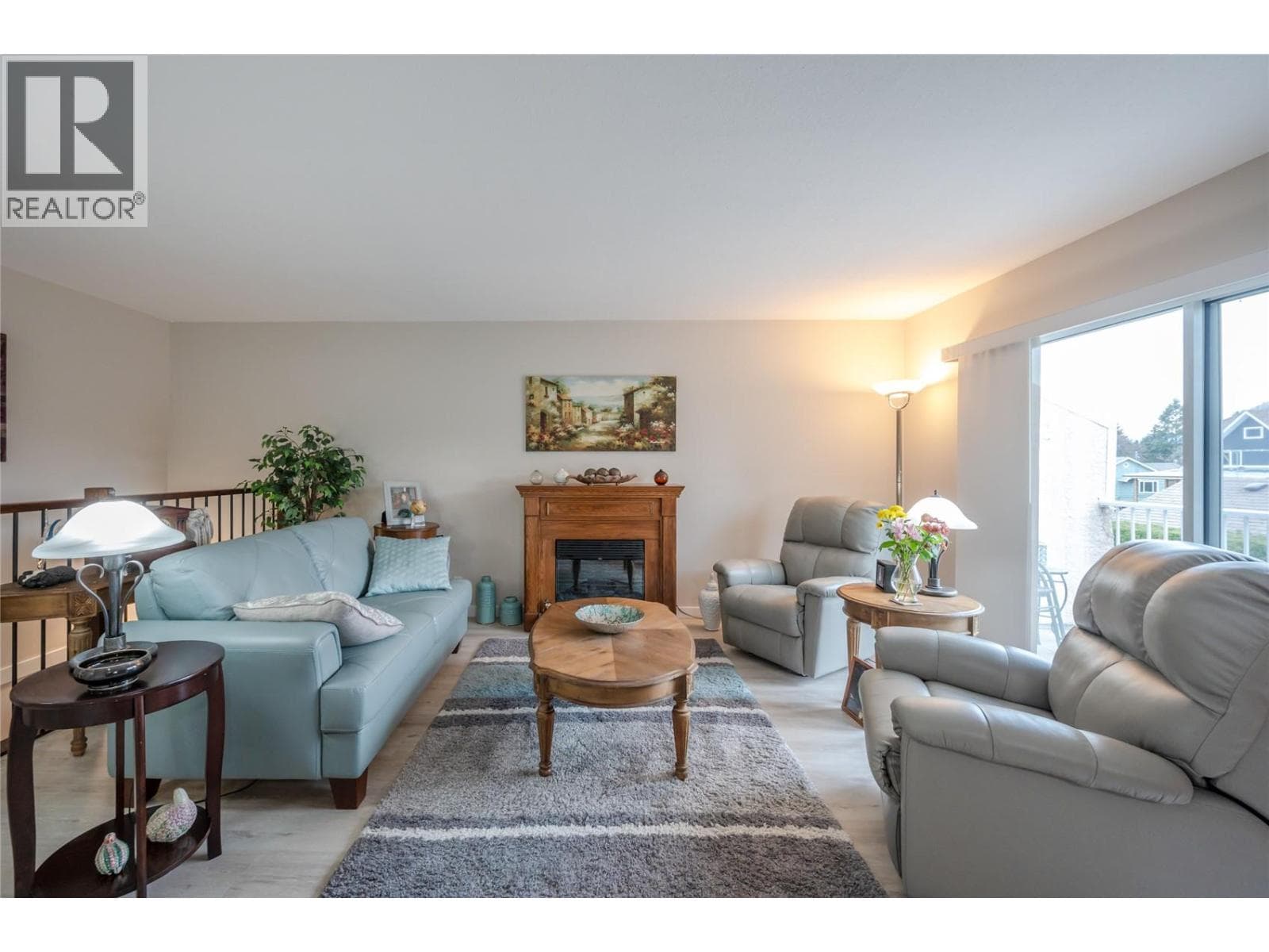 14615 VICTORIA ROAD NORTH UNIT 3 — photo 2