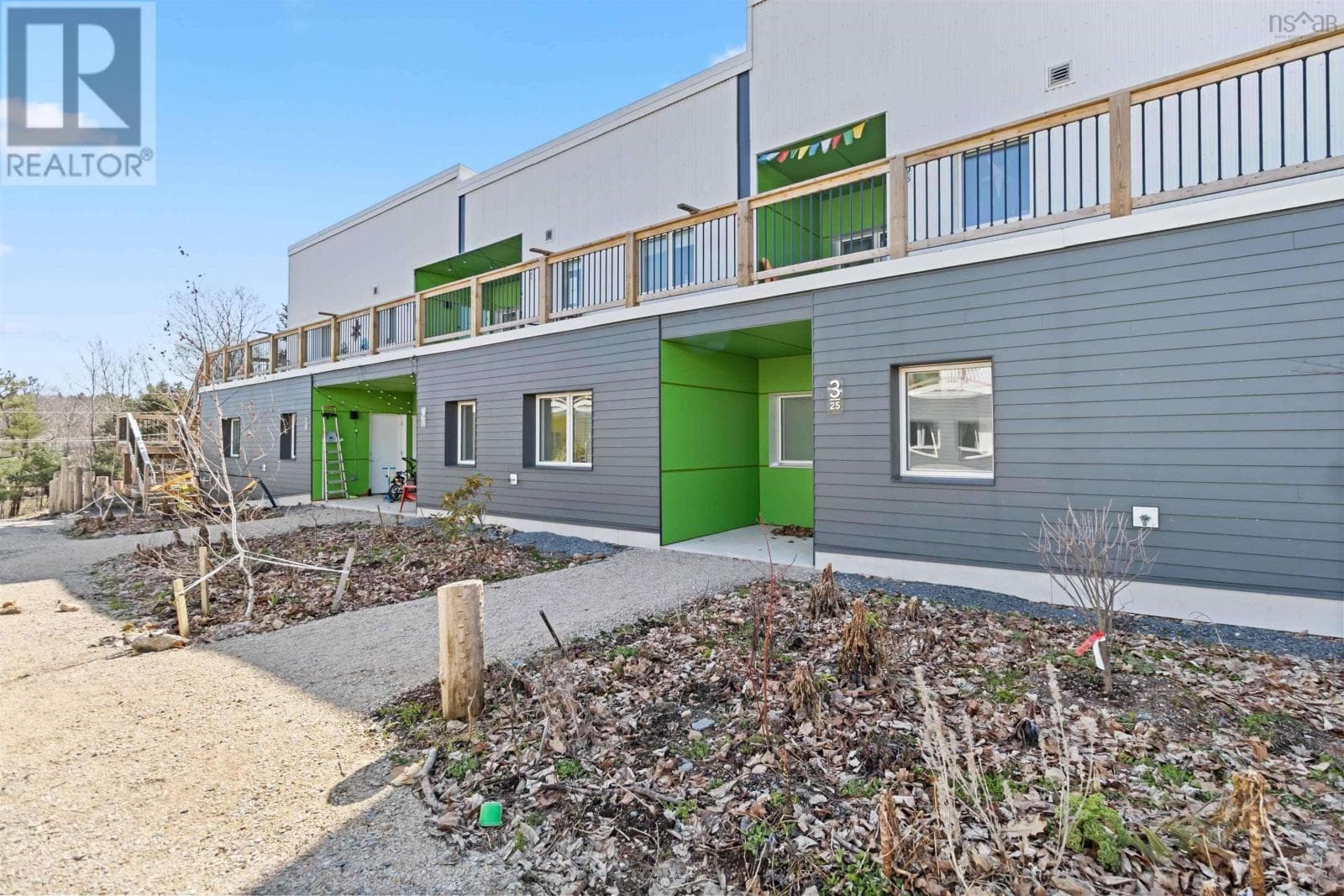 201 3-25 TREEHOUSE LANE in 