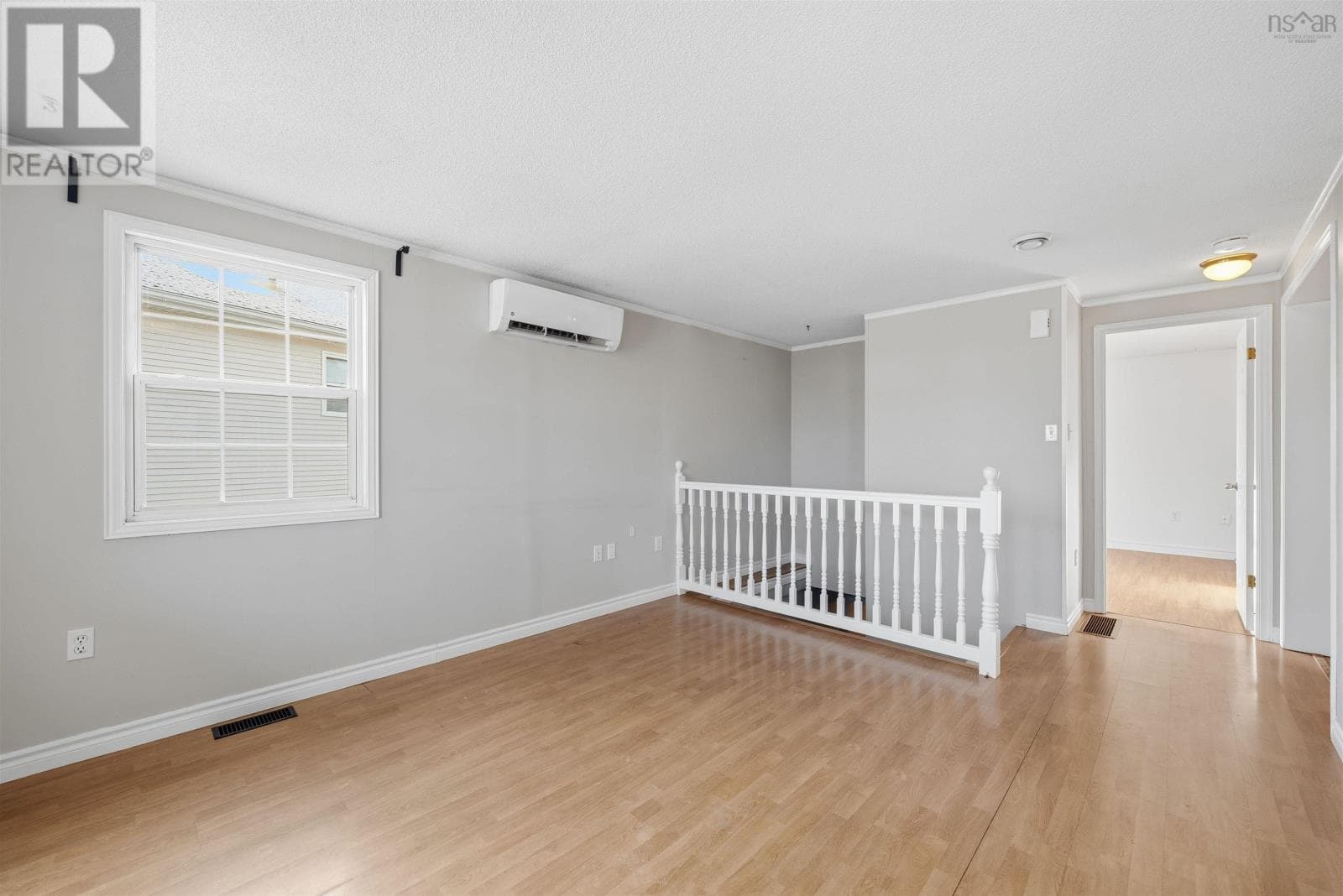 163 JEEP CRESCENT — photo 4