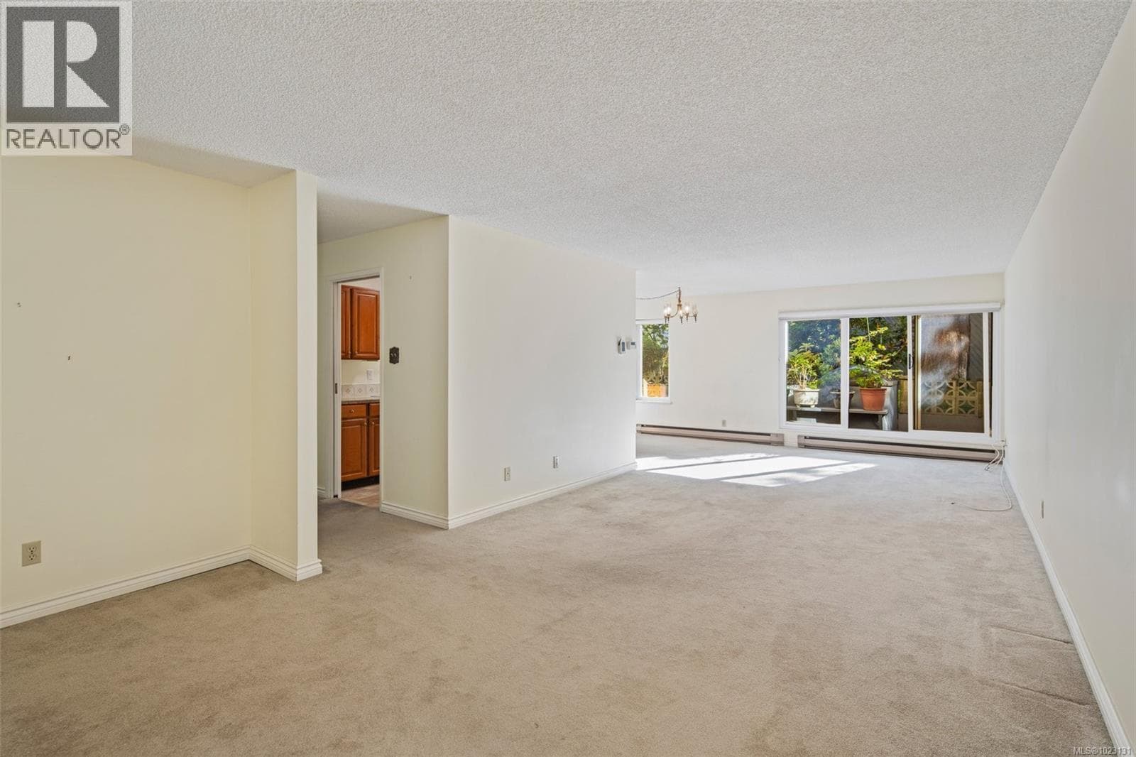 108 1149 ROCKLAND AVENUE — photo 3
