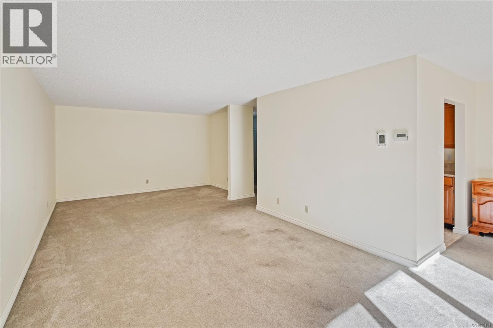 108 1149 ROCKLAND AVENUE — photo 5