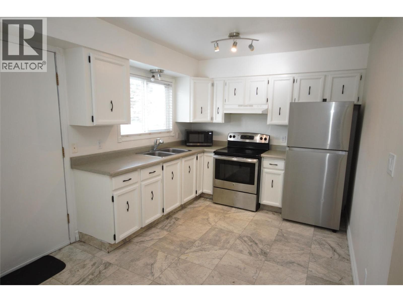 5820 MAIN Street Unit# 8 — photo 5