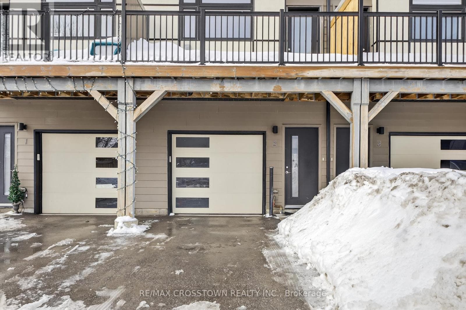 2 - 540 ESSA ROAD — photo 4