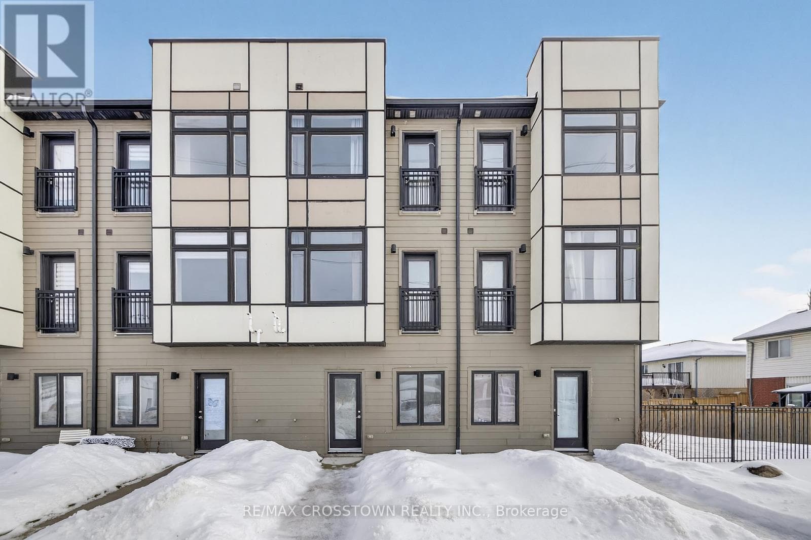 2 - 540 ESSA ROAD — photo 5