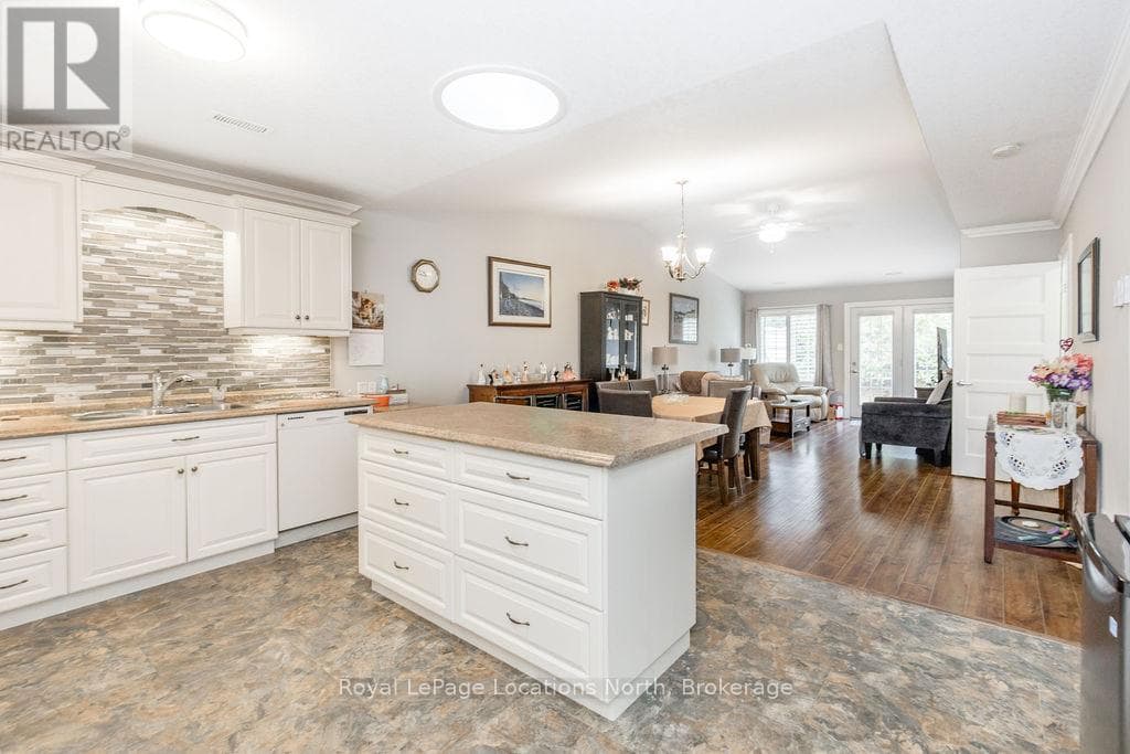 47 CLOVER CRESCENT — photo 3