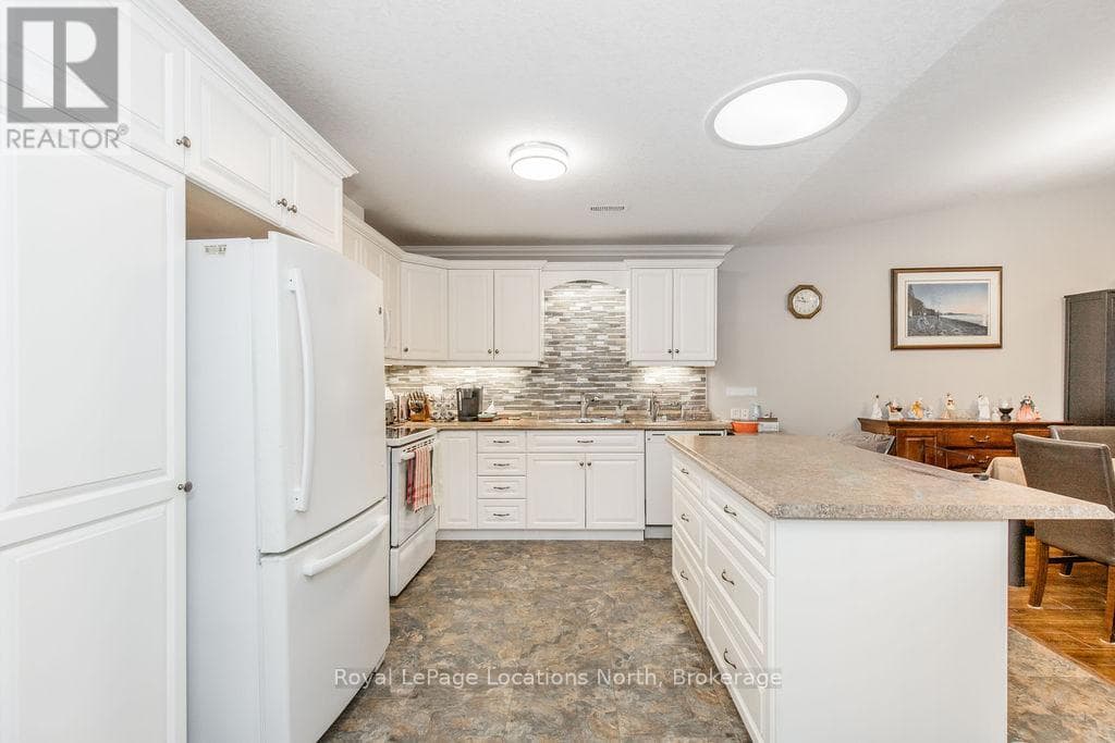 47 CLOVER CRESCENT — photo 4