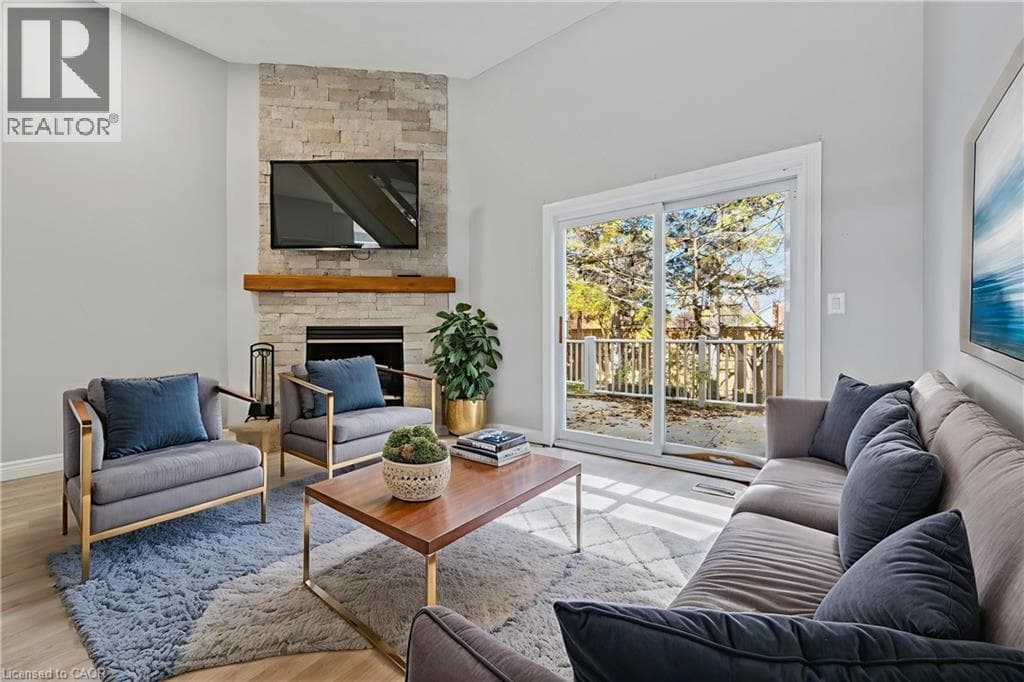 589 BEECHWOOD Drive Unit# 5 — photo 2